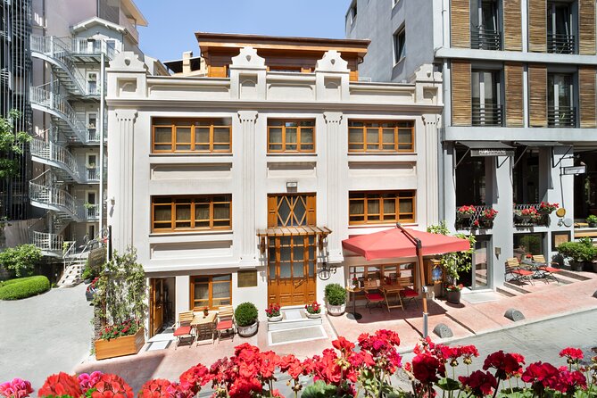 Çukurcuma Hamamı 1831 - Boutique Hammam for Couples - Foam on the göbektaşı