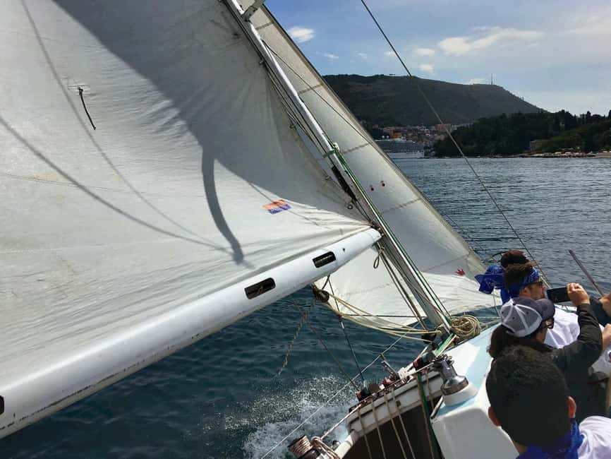Dubrovnik : Romantic Group Sunset Tour to Old Town&Elafity - Seeing Dubrovnik’s walls from the water