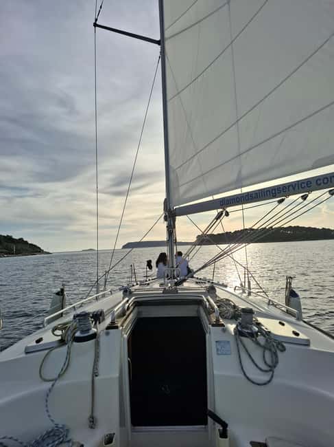 Dubrovnik:Romantic Private Sunset Tour to Old Town& Elafitiy - Onboard comforts, and what to bring