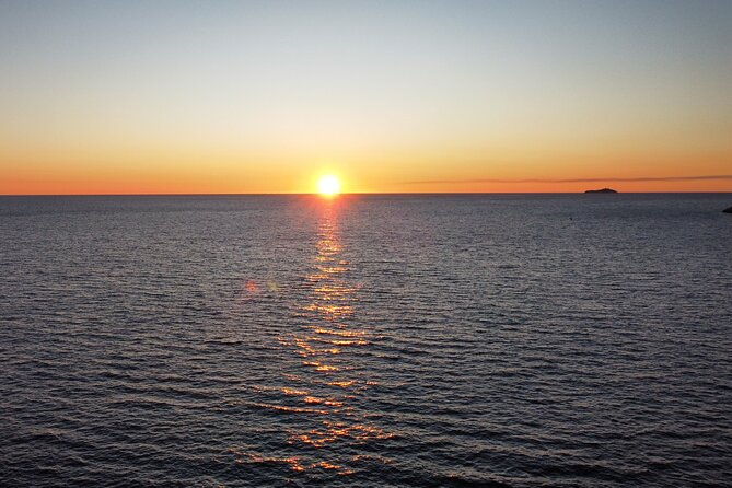Dubrovnik Romantic Sunset Boat Tour - What is included on board