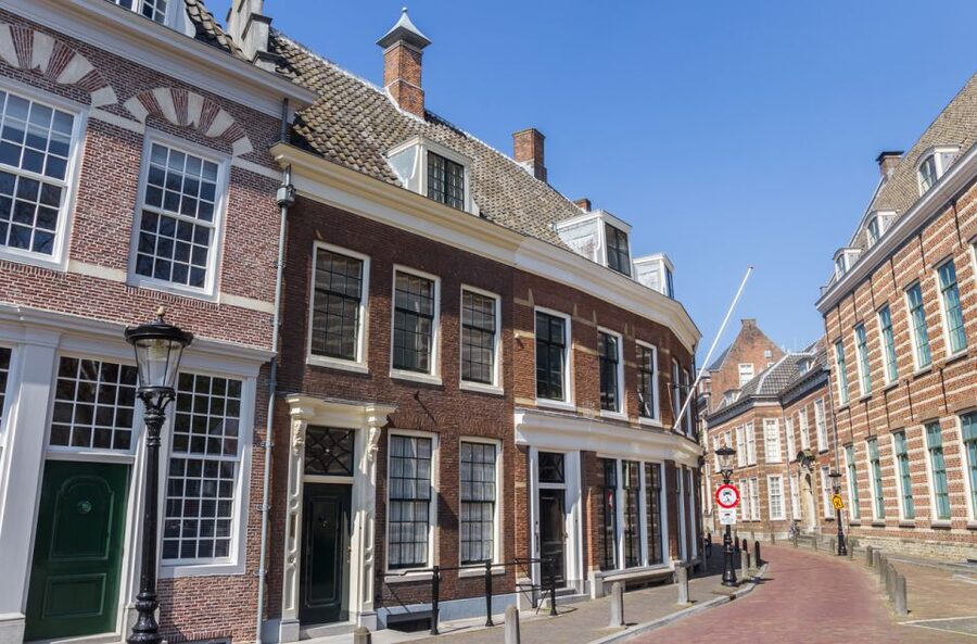 Explore Gems of Utrecht Walking Tour for Couples - A quiet pause at Pandhof van de Dom