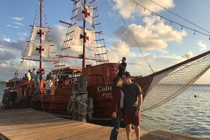 Feel the love on a romantic dinner at Cancun sea, with live music and open bar. - Arriving at Marina Aquatours on Cancun’s Hotel Zone