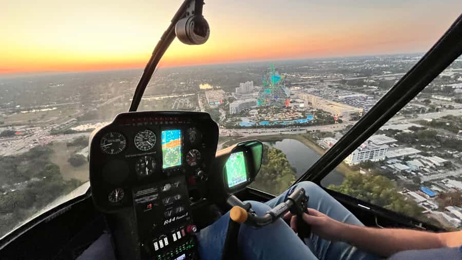Fort Lauderdale : Romantic Champagne Helicopter Flight Tour - The 30-minute flight over beaches and canals
