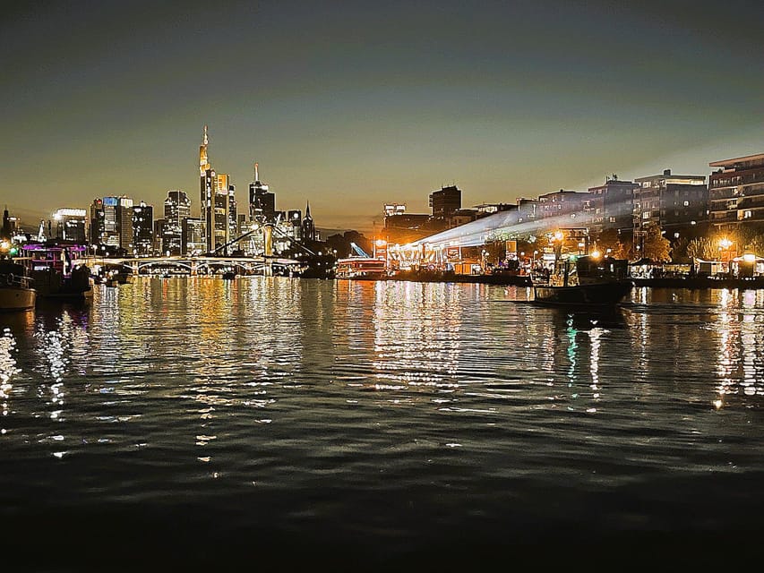 Frankfurt: Private Romantic Skyline Boat Tour - Starting at Schaumainkai beside the Städel Museum