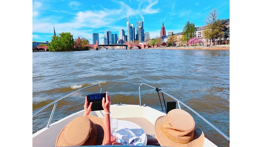 Frankfurt: Private Romantic Skyline Boat Tour - Captain Sandro and the value of a small group