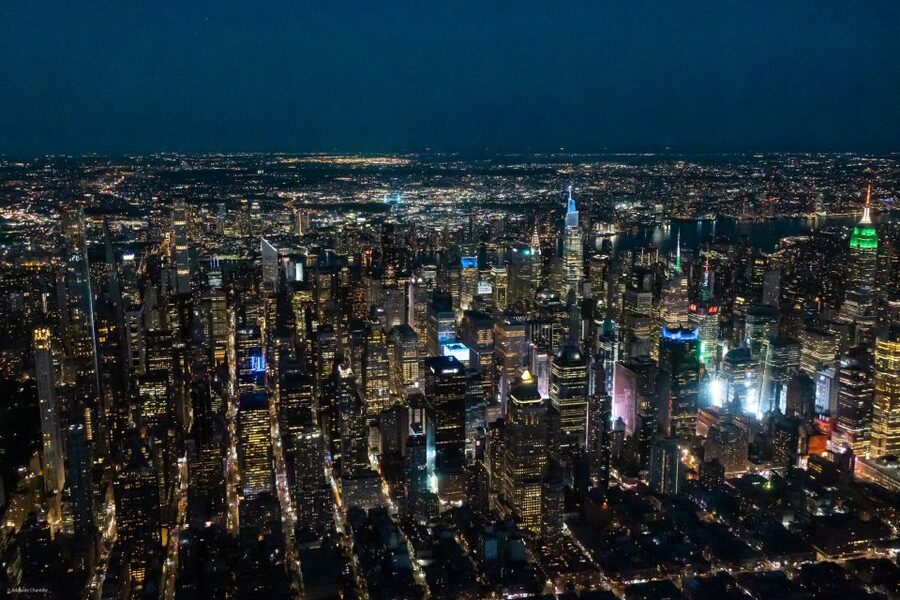 From Westchester: NYC Private Helicopter Tour for Couples - The main sights from the air