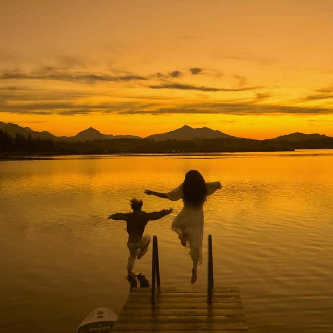 Füssen & Schwangau: Private Photoshoot Couples, Solo & Group - Choosing Between Castles, Lakes, Meadows, and Towns