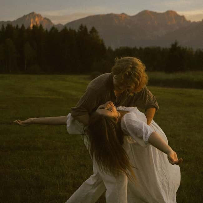 Füssen & Schwangau: Private Photoshoot Couples, Solo & Group - A Cinematic Style Without Stiff Poses