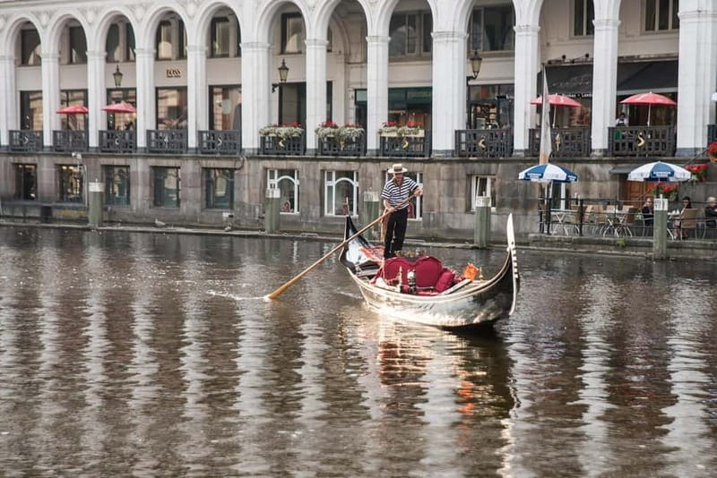 Hamburg Alster Lake romantic Tour in a Real Venetian Gondola - Why this Hamburg gondola ride feels different