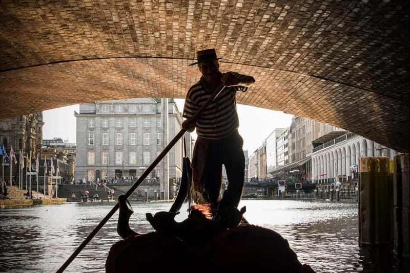 Hamburg Alster Lake romantic Tour in a Real Venetian Gondola - What Carlo adds to the ride