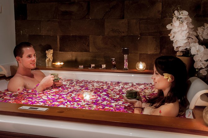 Honeymoon Couple Treatment at ANJALI SPA - A 45-minute scrub with aloe vera mask