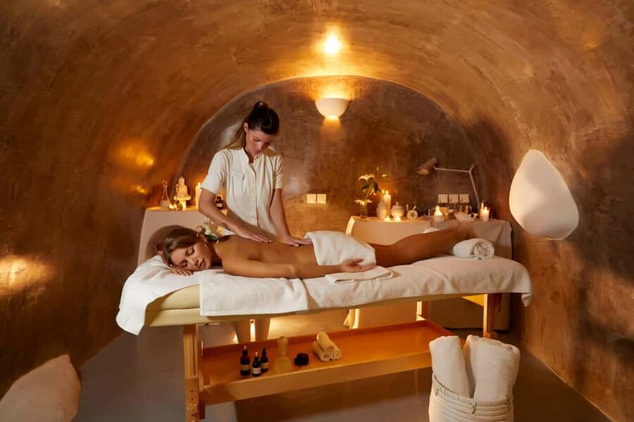 Imerovigli: Aromatherapy Couples’ Massage - The consultation and essential-oil choice