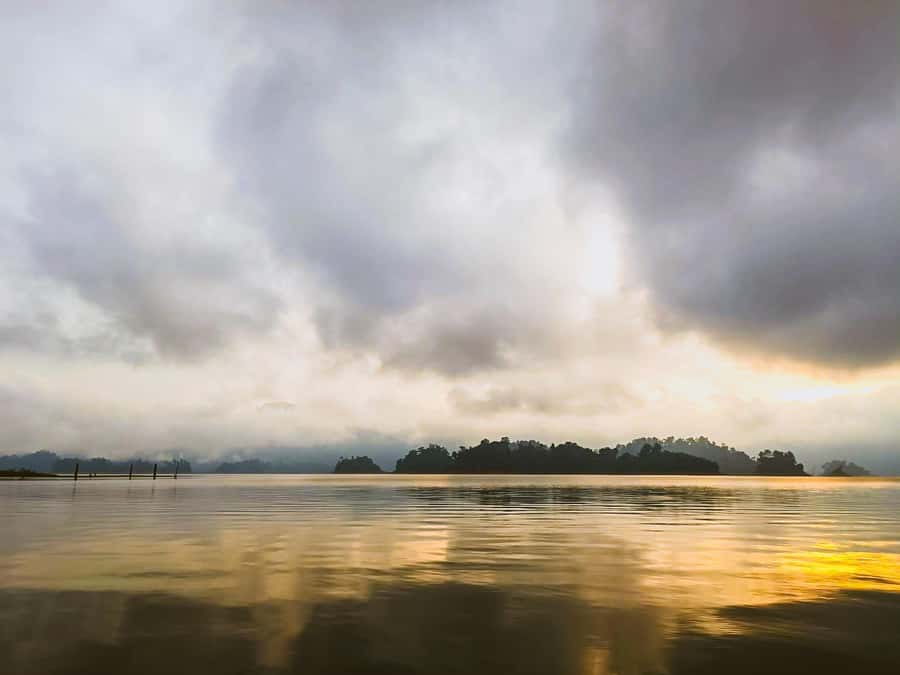 Khao Lak: Cheow Lan Lake Romantic Sunset Cruise with Drinks - Swimming in the emerald-green water