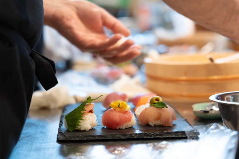 Kyoto: Enjoy Sushi & Market Tour! Best for Family & Couple! - Instructor style and the small-group tradeoff