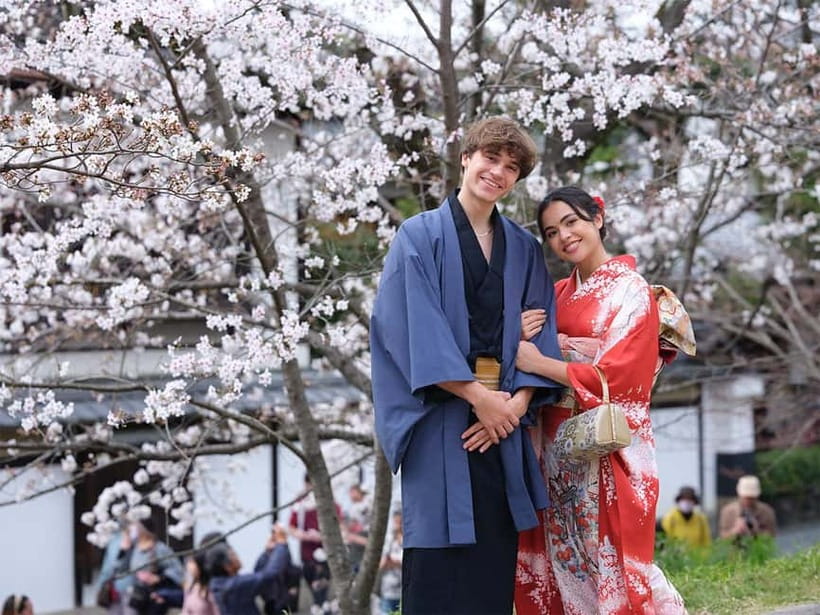 Kyoto Kimono Rental mimosa |Kimono/Yukata Rental Couple Plan - Why Mimosa’s Higashiyama location matters