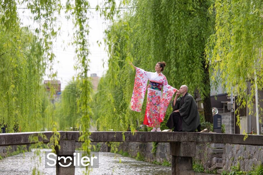 Kyoto: Private romantic photoshoot for couples - Quick Takeaways