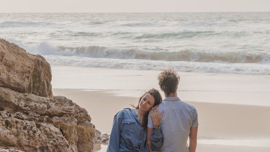 Lagos: Photoshoot for couple - Making the Algarve scenery work for you