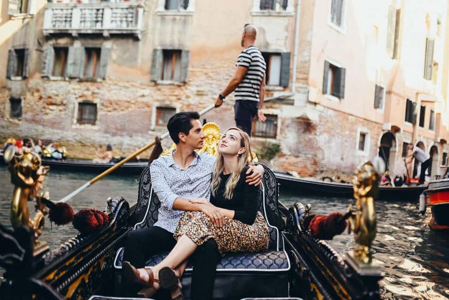 LAND & GONDOLA PHOTOSHOOTING - The photographer’s style and language support