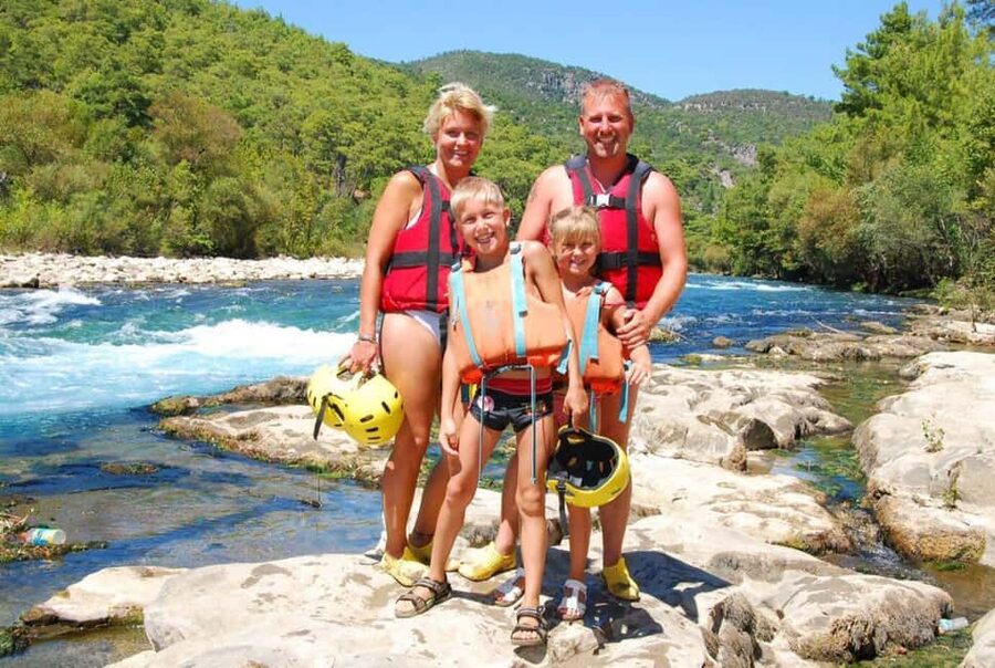 LC Rafting Tour for Families and Couples W/Lunch - The first 7 kilometers: learning the rhythm
