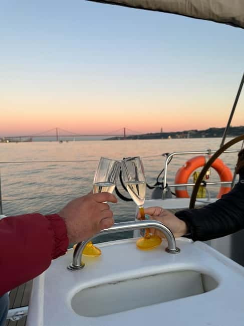 Lisbon: Romantic Cruise with Wine & Portuguese Tapas - Alfama, the south bank, and Christ the King