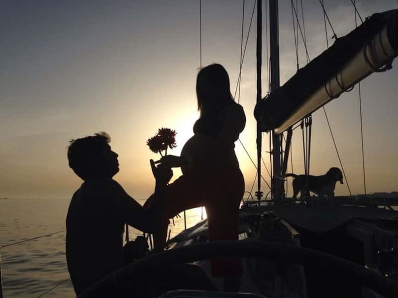 Lisbon: Romantic Cruise with Wine & Portuguese Tapas - Starting at Bom Sucesso Marina in Belém
