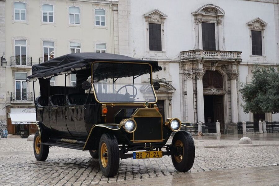 Lisbon: Vintage vehicle replica Romantic Private Tour - Should you book the Ford T replica tour?