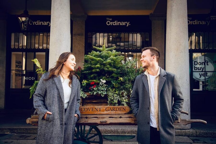 London: Private Couples Photography Session with Landmarks - Accessibility and group size