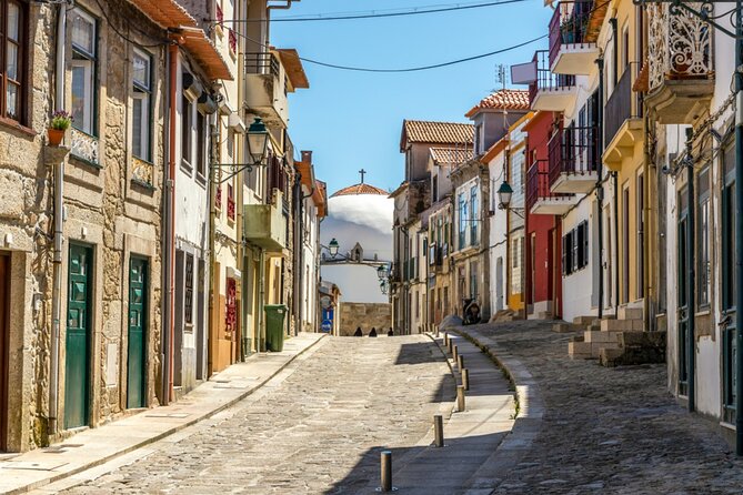 Love in Porto: Self-Guided Romantic Puzzle Walk - Treze a Rir uns dos Outros and the pleasure of stopping