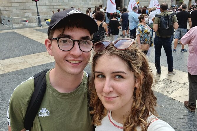 Love in the Gothic Quarter Barcelona: Self-Guided Romantic Walk - Eight stops that turn sightseeing into a game