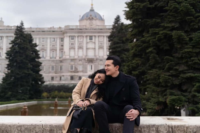 Madrid: Photoshoot for couples - The final setting at Sabatini Gardens