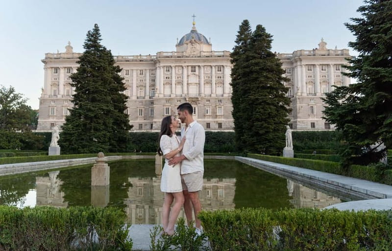 Madrid: Photoshoot for couples - Diego’s friendly approach and local advice