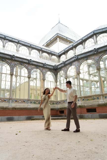 Madrid: Photoshoot for couples - Meeting at La Mallorquina and Plaza Mayor