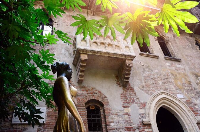 Make your Romantic Proposal in the City of Love - Key points to know before you book