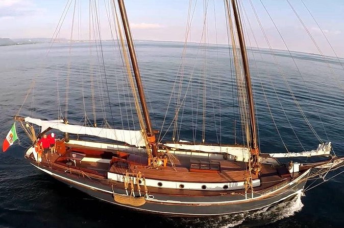 Malcesine: Sunset Romantic Cruise - Group size and the mood on board