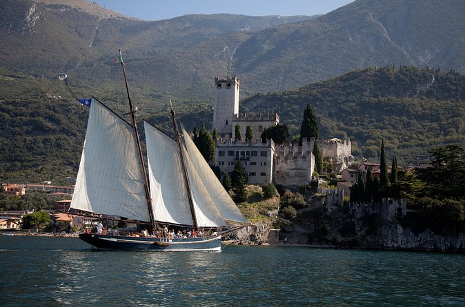 Malcesine: Sunset Romantic Cruise - Meeting in Malcesine
