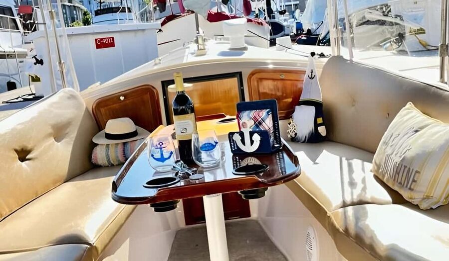 Marina Del Rey: A Romantic Boat Cruise with Sushi & Wine - Music and the mood onboard