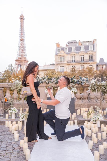 Marriage Proposal in Paris + Photographer 1h-Proposal agency - Meeting the butler with your love letter