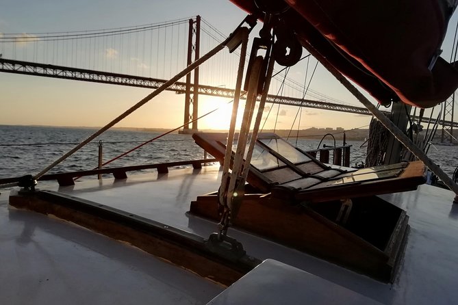 Marriage proposal on a Vintage Sailboat - Key points to know before you book