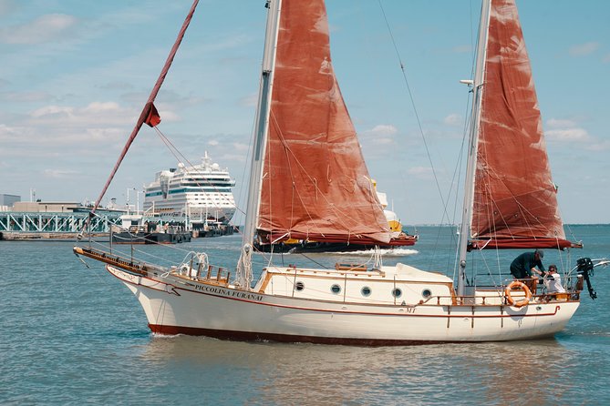 Marriage proposal on a Vintage Sailboat - Starting at Doca de Santo Amaro