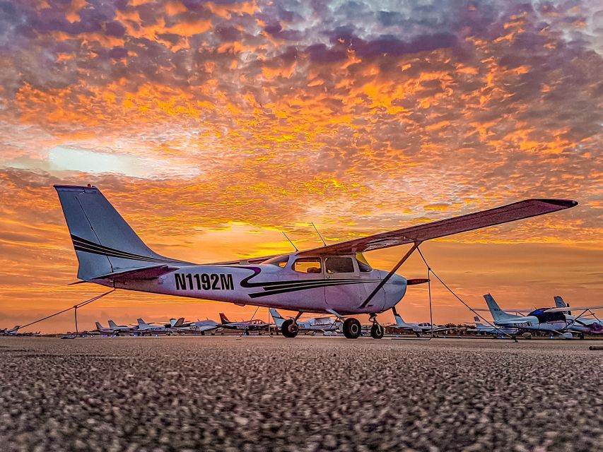 Miami Beach: Romantic Sunset Flight with Champagne - Biscayne Bay, the Seaquarium, and Virginia Key
