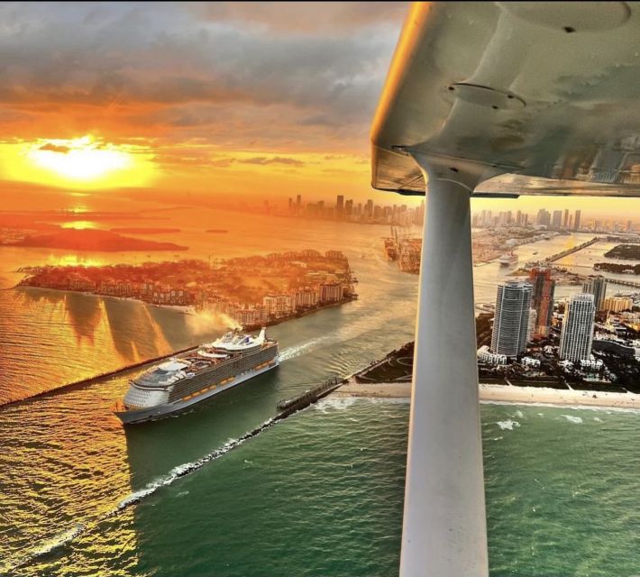 Miami: Romantic 1-Hour Private Flight Tour with Champagne - Why the private format matters