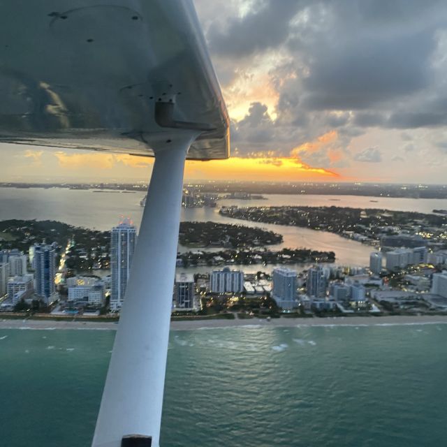 Miami: Romantic 1-Hour Private Flight Tour with Champagne - Champagne, photographs, and the romance factor
