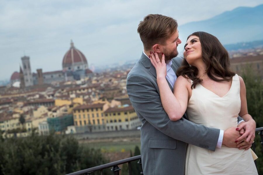 Montalcino personal photo service for couples and families - The value of $451.69 for up to five people