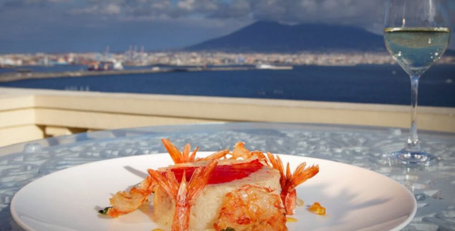 Naples: romantic dinner on the rooftop terrace - A romantic setting above Naples’ seafront