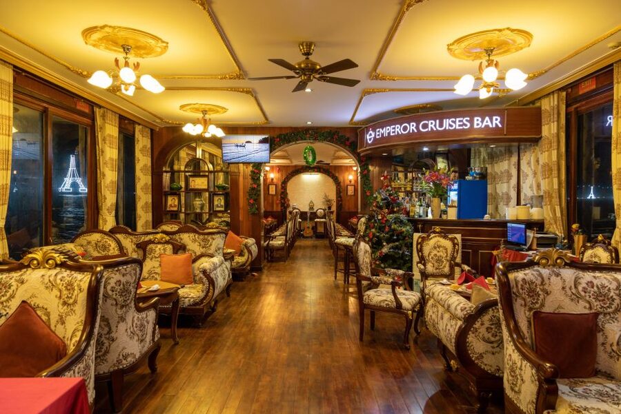 Nha Trang: Romantic Sunset Cocktails and Dinner Cruise - Live violin, guitar, and city lights