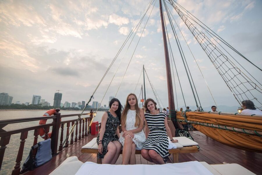 Nha Trang: Romantic Sunset Cocktails and Dinner Cruise - Practical details that make the evening smoother
