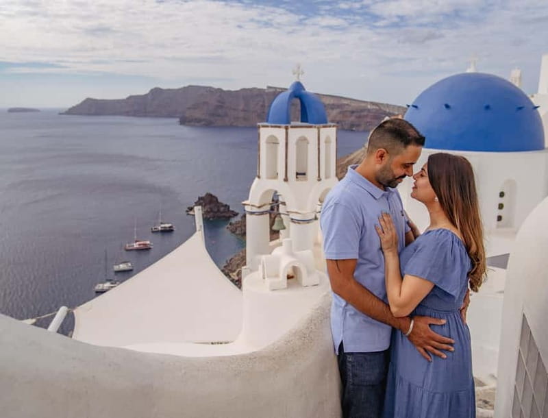 Oia: Couple Photoshoot Seprate Entrance to Blue Dome - How the 30-minute session works
