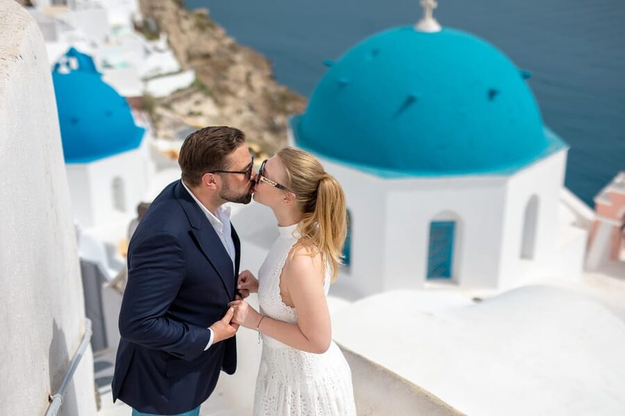 Oia: Couple photoshoot with 30 edited Photos - What this Oia photo session is really like