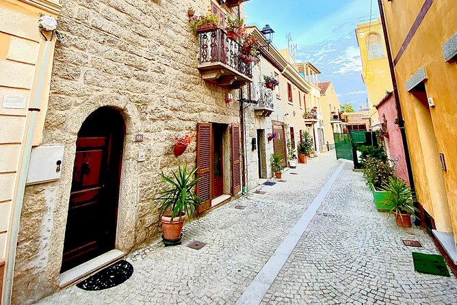 Olbia : Private Romantic Tuk-Tuk Tour - San Paolo Apostolo and the old town
