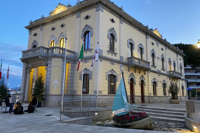 Olbia : Private Romantic Tuk-Tuk Tour - Olbia’s central squares and the Trivenere Fountain